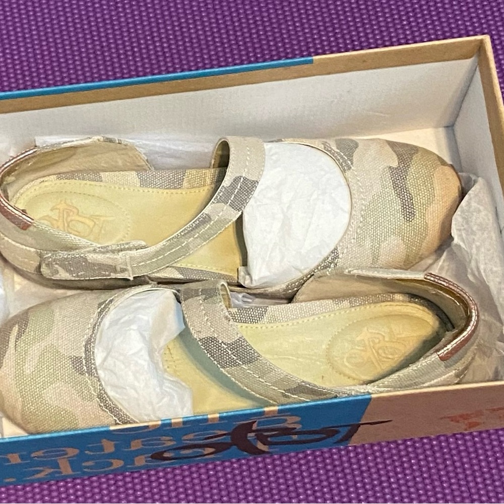 Camo flats